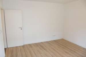 Sanierte 1,5-Zimmer-Kochn.-Diele-Bad, 31 m², EBK, mit Design-Badezimmer, im Hochparterre, ab 01.06. – Alter Postweg 48a, 86159 Hochfeld, Augsburg – Vorschaubild 9