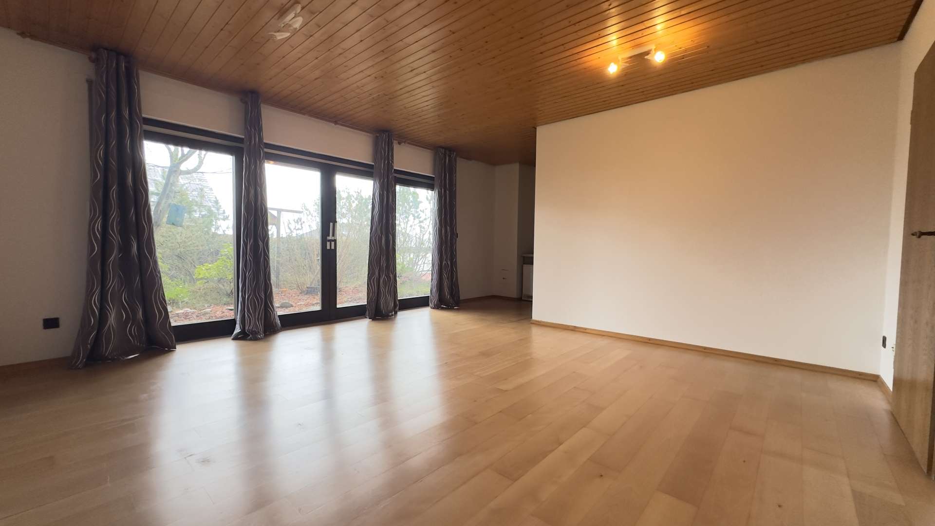 Immobilie in Winnweiler - Familienfreundliches Ein- Zweifamilienhaus auf weitläufigem Grundstück - Bild 4