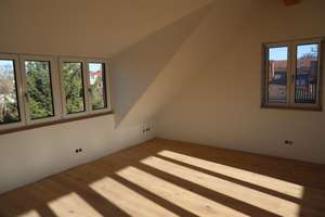Frisch renoviertes Reiheneckhaus mit viel Platz, offenen Räumen, großem Garten, Terrassen und Balkon – Die vollständige Adresse der Immobilie erhältst du vom Anbieter., 80689 Blumenau, München – Vorschaubild 3