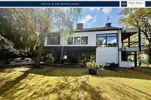 Luxuriöse Villa mit großzügigem Wohnen und separatem Büro-/Praxisbereich in Top Lage