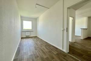 Ihr neues Familiennest: Balkon mit Parkblick, helle Räume, naturnahe Lage – Am Stadtpark 6, 9120 Helbersdorf, Chemnitz – Vorschaubild 1