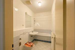 RUHIGE ALTBAUWOHNUNG IM BELIEBTEN SIMON-DACH-KIEZ | IM GARTENHAUS 4.OG OHNE AUFZUG |PROVISIONSFREI | – Libauer Str. 6, 10245 Friedrichshain, Berlin – Vorschaubild 6