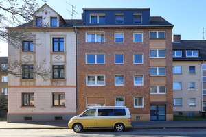 Vollvermietetes gepflegtes 5-Familienhaus mit Loggien, Gemeinschaftsgarten und 4 Garagen in Dellwig