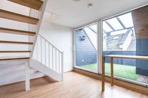 NEW*PAUL & PARTNER* GEMÜTLICHE MAISONETTE-EINHEIT MIT BALKON IN TOP LAGE ! – Wiesbaden – Vorschaubild 2