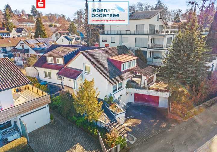 Viel Platz zum Wohnen und viele Möglichkeiten - großes Wohnhaus in ruhiger Seesichtlage