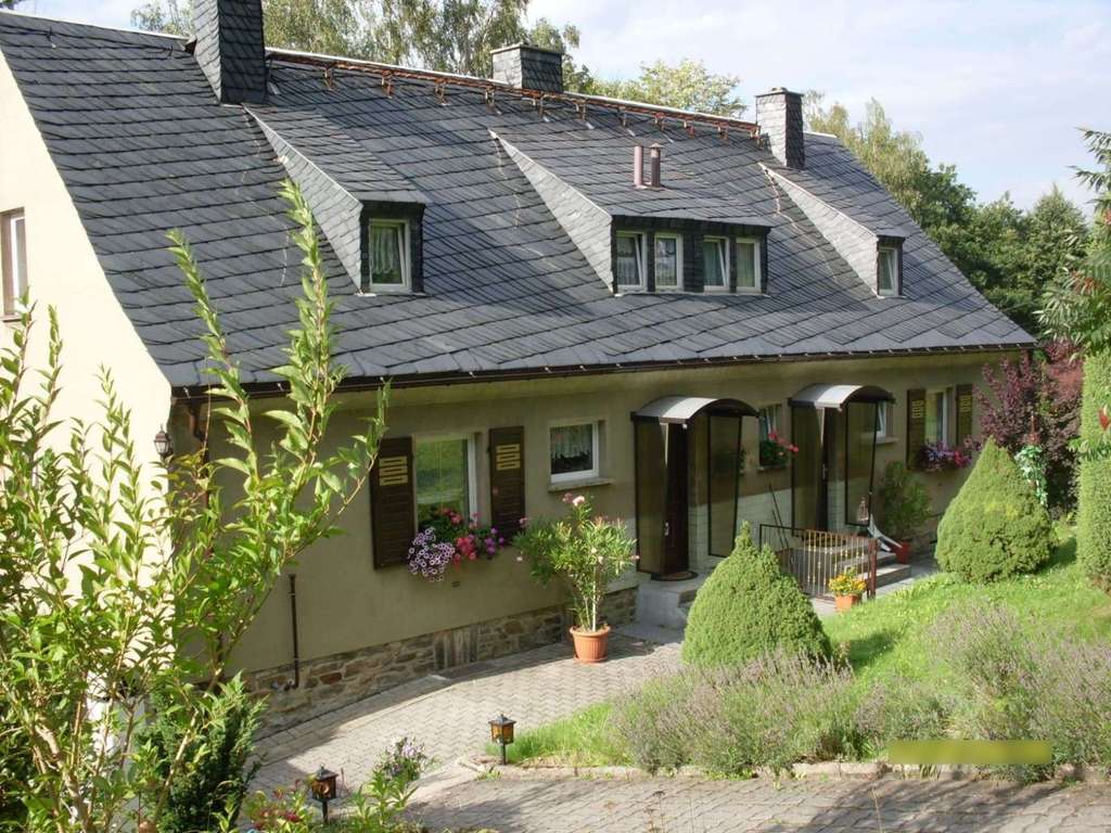 Immobilie in Schwarzenberg/Erzgebirge - Einzigartige Gelegenheit! Zwei Doppelhaushälften zum Verkauf! - Bild 0