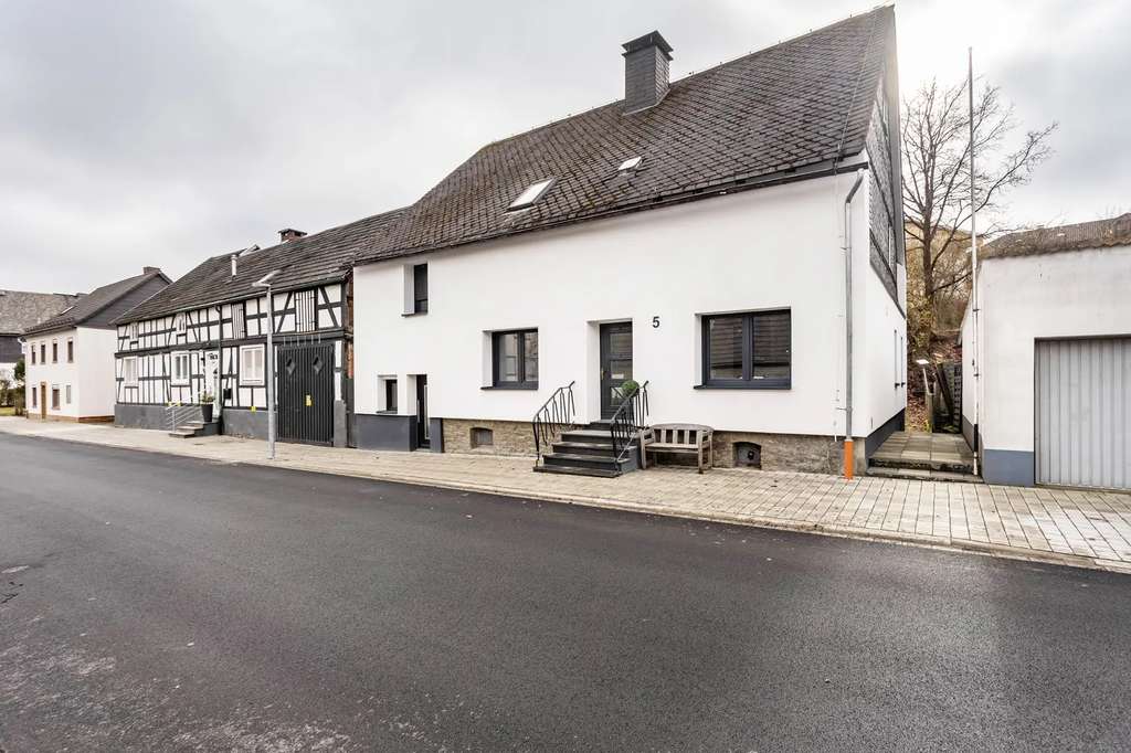 Immobilie in Medebach - Ihr Einstieg in die Ferienvermietung: Modernisiert, möbliert, sofort nutzbar - Bild 1