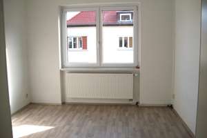 Nichtraucher-Wohnung! sonnige 2,5 Raum mit Wanne 2. OG - keine WG