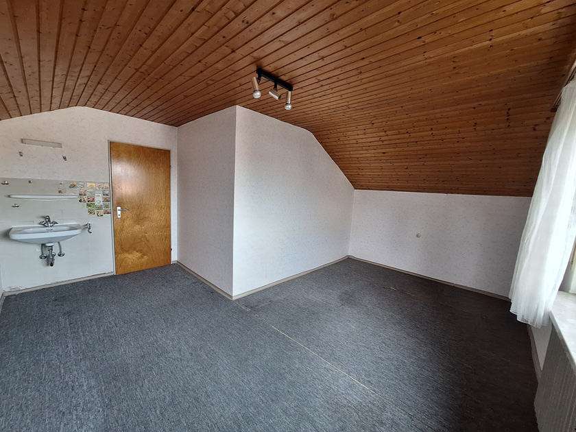 Immobilie in Oberderdingen - Freistehendes, geräumiges Wohnhaus mit Garagen in sehr schöner Randlage - Bild 3