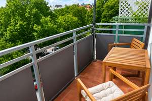 Wohnen im Grünen in Milbertshofen: moderne, MÖBLIERTE 3-Zimmer-Wohnung mit sonnigem Balkon – Die vollständige Adresse der Immobilie erhältst du vom Anbieter., 80807 Milbertshofen, München – Vorschaubild 2