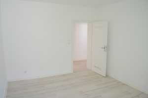 Top Balkonwohnung mit 2 Zimmer – Köln – Vorschaubild 1