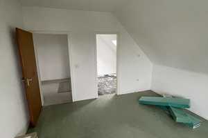 Helle 2-Zimmer Dachgeschosswohnung – Remscheider Str. 8, 42659 Solingen – Vorschaubild 1