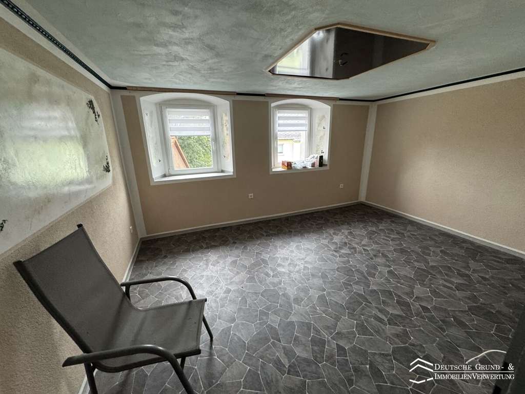Immobilie in Marktredwitz - Wohn- und Geschäftshaus in sanierungswürdigem Zustand mit Garten - Bild 2
