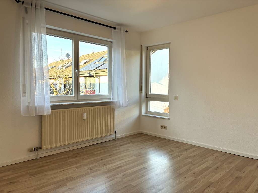 Immobilie in Renningen - Lichtdurchflutete 2-Zimmer-Wohnung mit Südbalkon & Stellplatz in ruhiger Lage - Bild 1