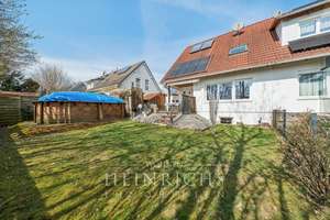 Doppelhaushälfte mit Südgarten, geschützter Terrasse und klarer Raumaufteilung – Die vollständige Adresse der Immobilie erhältst du vom Anbieter., 84048 Mainburg – Vorschaubild 1