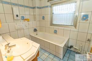 Dornröschenhaus mit Ausbaupotenzial in Düsseldorf-Benrath, nähe Schlosspark – Die vollständige Adresse der Immobilie erhältst du vom Anbieter., 40593 Benrath, Düsseldorf – Vorschaubild 13