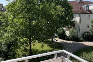 Lichtdurchflutete 2-Zimmer-Wohnung mit Balkon in Regensburg Steinweg – ideal für Singles und Paare! – Bayerwaldstr. 49, 93059 Steinweg-Pfaffenstein, Regensburg – Vorschaubild 2