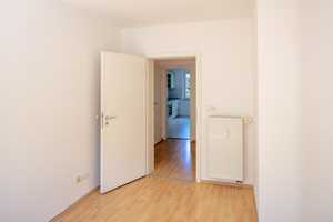 *PRAKTISCHer Grundriss_Tageslichtbad_Balkon_AR_familiäres Flair_VIEL GRÜN_HANSEVIERTEL – Geschwister-Scholl-Straße 17, 99085 Erfurt – Vorschaubild 11