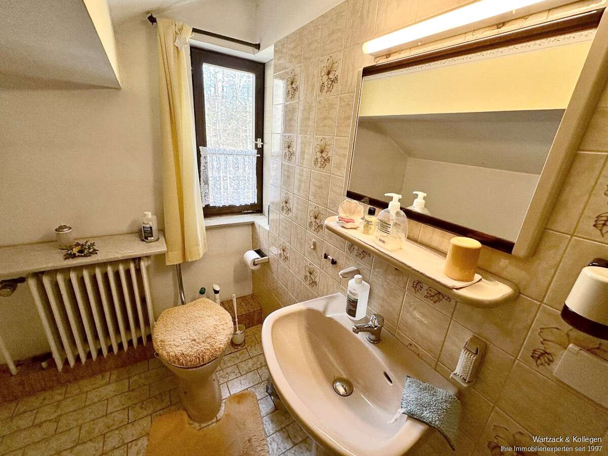 Immobilie in Ammerndorf - * Paradies mit Aussicht *
Einfamilienhaus 
mit Einliegerwohnung 
auf wunderschönem Grundstück - Bild 17