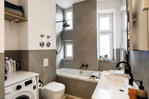 Ein Altbau, wie man ihn heute kaum noch findet: Stuck, Holzdielen & Balkon – Die vollständige Adresse der Immobilie erhältst du vom Anbieter., 10435 Prenzlauer Berg, Berlin – Vorschaubild 8