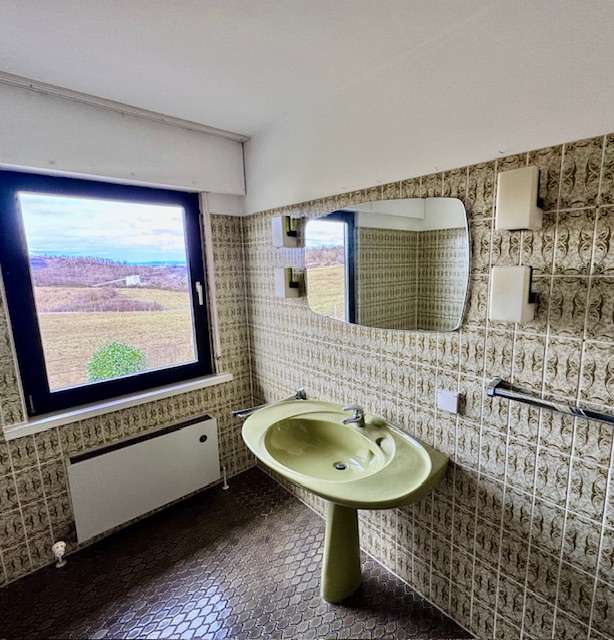 Immobilie in Hahnstätten - Herrliche Lage und Ausblick - Großes Einfamilienhaus in bevorzugter Ortsrandlage - Bild 6