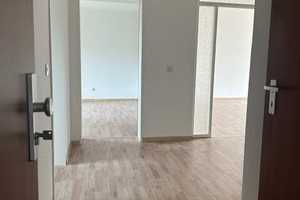 Frisch renovierte Zweizimmer-Etagenwohnung mit Balkon in ruhiger citynaher Lage, nur für 2 Personen – Ernst- Wortmann- Straße 8, 42655 Solingen – Vorschaubild 2