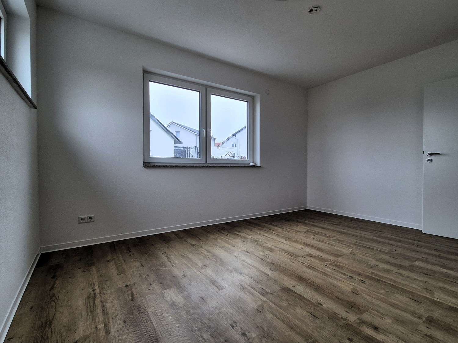 Immobilie in Bühlertann - Neuwertige Doppelhaushälfte mit vielen Extras und zwei Bädern in gesuchter Lage! - Bild 8