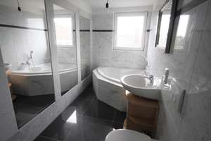 3-Zi DG-Wohnung im kernsanierten MFH in Barmen mit Balkon, Bad mit Badewanne und Dusche – Gernotstr. 51, 42275 Oberbarmen, Wuppertal – Vorschaubild 4