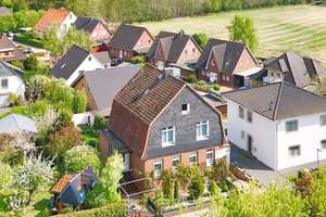 Großzügiges Familienhaus für Wohnen & Arbeiten – Die vollständige Adresse der Immobilie erhältst du vom Anbieter., 24111 Russee, Kiel – Vorschaubild 1