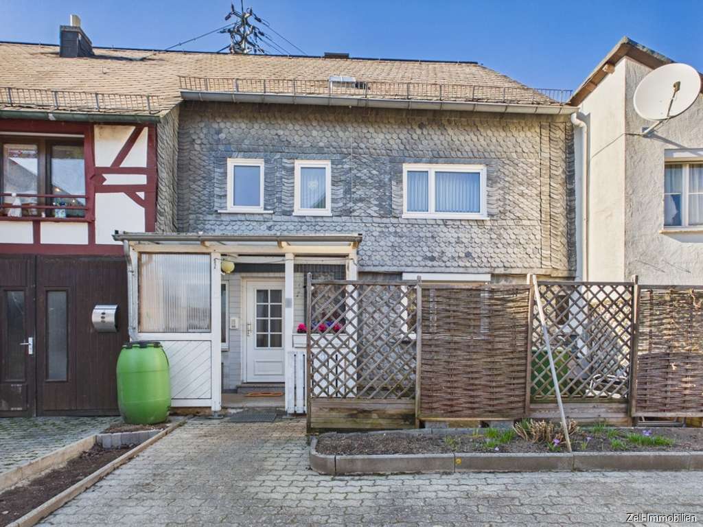 Immobilie in Weisel - Charmantes Einfamilienhaus mit Nebengebäude, Garage und Scheune in Weisel zu verkaufen - Bild 2