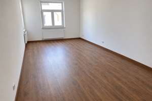 Fürth, Nähe Herrnstrasse ! Charmante sehr helle u. renovierte 2-Zi.-Altbauwhg. 65m² mit Balkon, 2.OG