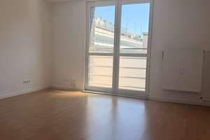 Absolut zentral!  Lichtdurchflutete 2-Zimmer-Wohnung mit neuer Einbauküche!