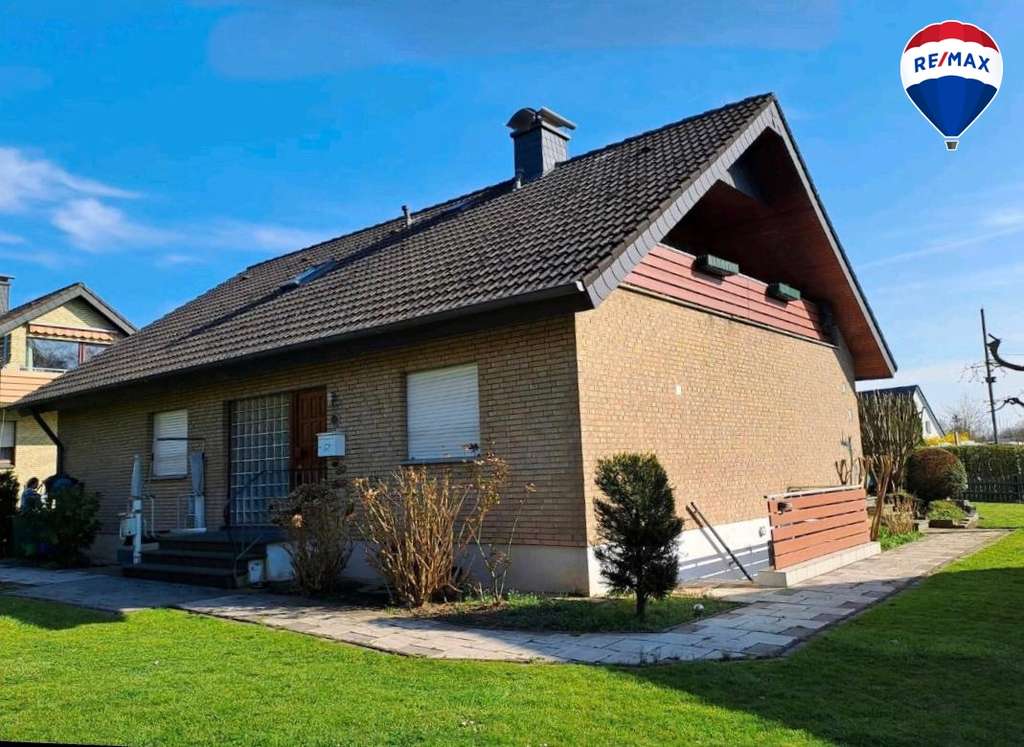 Verklinkertes Einfamilienhaus mit Garten, Partykeller und Hebelift im Eingangsbereich!