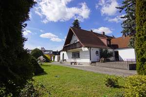 Zirndorf: Kleines Einfamilienhäuschen mit Doppelgarage auf ca. 720m² Grundstück mit Potential – Die vollständige Adresse der Immobilie erhältst du vom Anbieter., 90513 Zirndorf – Vorschaubild 1
