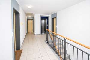 Charmante 3-Zimmer-Dachterrassenwohnung mit Stellplatz in München-Bogenhausen – Spilhofstraße 10, 81927 Oberföhring, München – Vorschaubild 3