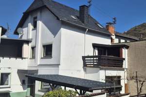 Großzügiges Einfamilienhaus in Kattenes mit Balkon, Garagen & Potenzial – Oberdorfstraße 15, 56332 Löf – Vorschaubild 1