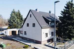 Doppelhaushälfte in Radebeul mit neuer Heizungsanlage (Wärmepumpe & Gasheizung) – Die vollständige Adresse der Immobilie erhältst du vom Anbieter., 1445 Radebeul – Vorschaubild 3