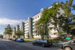 Wir sanieren für Sie: 3-Zimmerwohnung mit Aufzug und sonnigem Balkon! – Elsterwerdaer Str. 26, 1239 Prohlis-Süd, Dresden – Vorschaubild 1