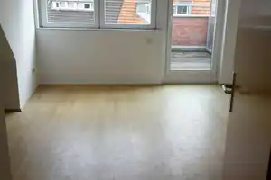 Zentrale, geräumige Wohnung mit Sonnenbalkon  – Köln – Vorschaubild 5