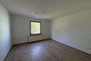 Helle 3-Zimmer-Erdgeschosswohnung in Bremerhaven – 55,93 m², Balkon, Badfenster – Schillerstraße 122, 27570 Geestemünde, Bremerhaven – Vorschaubild 3
