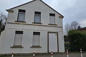 Dreifamilienhaus mit 3 Garagen