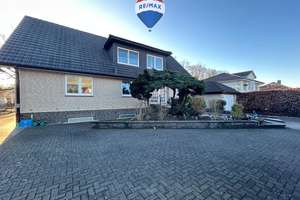 Dieses großzügige Einfamilienhaus in Niendorf bietet Ihnen viel Platz zum Wohlfühlen! – Die vollständige Adresse der Immobilie erhältst du vom Anbieter., 22453 Niendorf, Hamburg – Vorschaubild 2