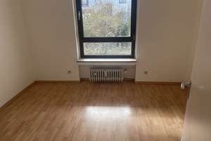 98 m² 4-Zi.-Erdg.-Whg. mit eigenem 115 m² Garten, Großhadern, zur U-Bahn 2 Gehmin., ruhige Lage! – Die vollständige Adresse der Immobilie erhältst du vom Anbieter., 81375 Neuhadern, München – Vorschaubild 15