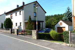 Hervorragendes Zweifamilienhaus  mit freiem Blick ins Tal! – Von-Hatzfeld-Straße 47, 97990 Main-Tauber-Kreis – Vorschaubild 1