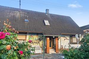 Sanierungsbedürftiges Einfamilienhaus mit Ausbaupotential, Hof und Garten in Rastatt-Wintersdorf – Die vollständige Adresse der Immobilie erhältst du vom Anbieter., 76437 Rastatt – Vorschaubild 2