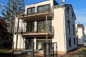 Exklusive Erdgeschosswohnung mit Garten – Neubauhighlight in Mahlsdorf-Süd – Die vollständige Adresse der Immobilie erhältst du vom Anbieter., 12623 Mahlsdorf, Berlin – Vorschaubild 1