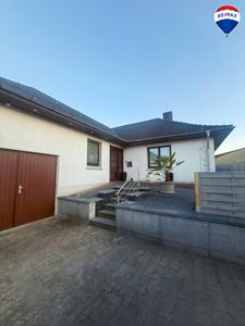 Kernsanierter Bungalow mit Garten, Garage und großem Grundstück