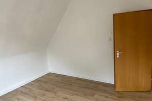 Gepflegte 2-Zimmer-Dachgeschosswohnung in Oberhausen - ab 01.11.2026 zu vermieten – Die vollständige Adresse der Immobilie erhältst du vom Anbieter., 46147 Holten, Oberhausen – Vorschaubild 2