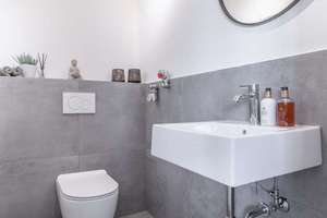 Frisch renovierte, großzügige 3-Zimmer-Wohnung mit herrlichem Blick über ganz Augsburg! – Heckenrosenweg 11, 86156 Bärenkeller, Augsburg – Vorschaubild 7