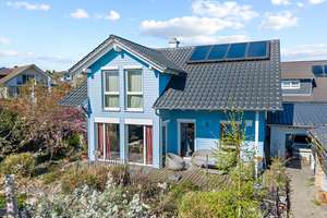 Wohnen mit Herz und Holz!
Traumhaus mit vorbereiteter Einliegerwohnung – Die vollständige Adresse der Immobilie erhältst du vom Anbieter., 78256 Steißlingen – Vorschaubild 2